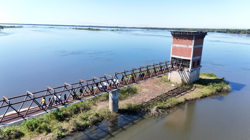Yacyretá reanuda trascendental obra que mejorará el servicio de distribución de agua potable en Ayolas