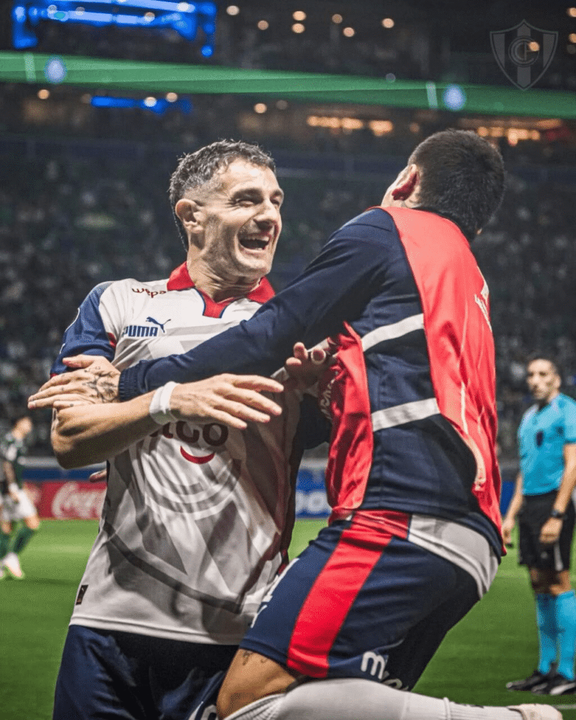 Con gol de Vegetti, Cerro tumba a Palmeiras en Brasil