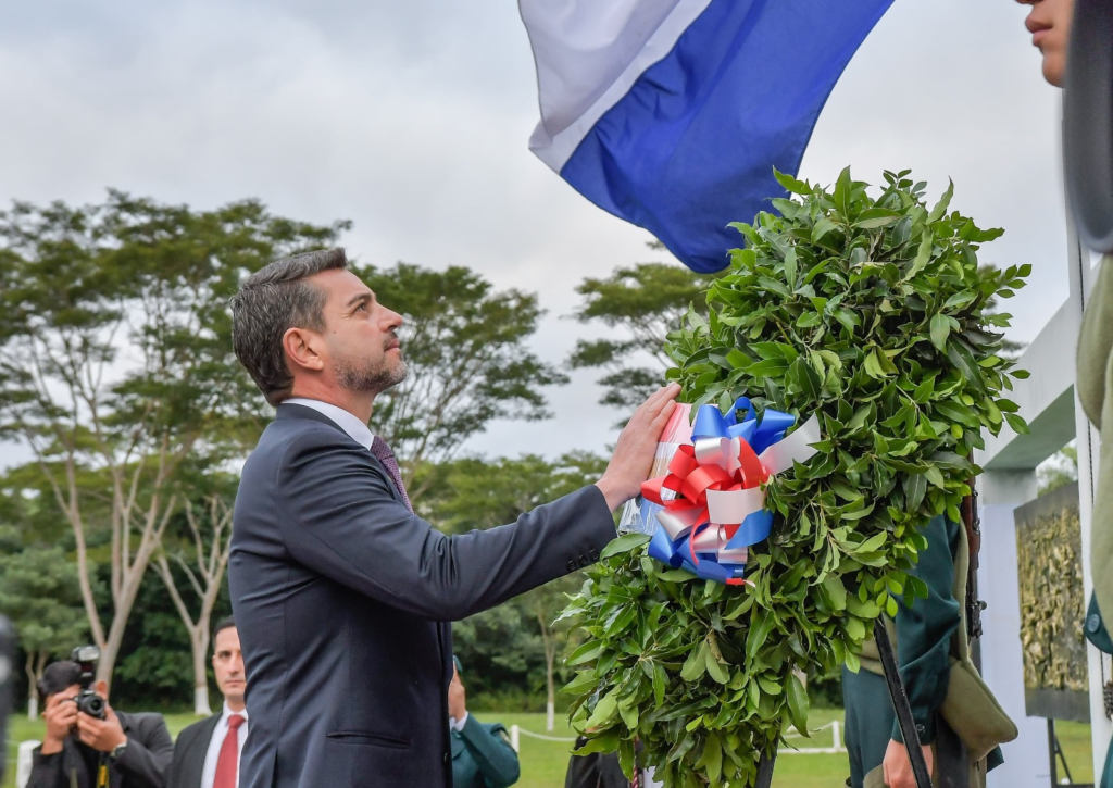 Con ofrenda floral en memorial de excombatientes, Gobierno conmemora 91 aniversario de la Paz del Chaco