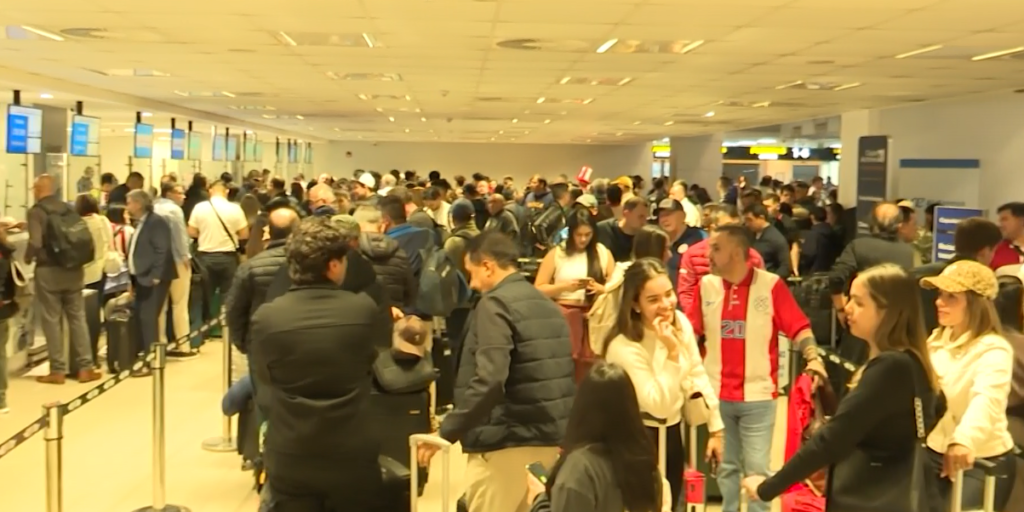 Rumbo al sueño mundialista: cientos de hinchas viajaron para alentar a la Albirroja