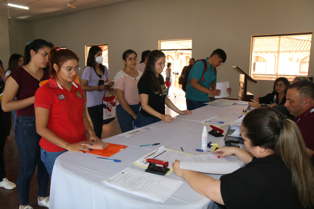 Becarios de Ñeembucú recibirán el jueves el primer desembolso de la EBY