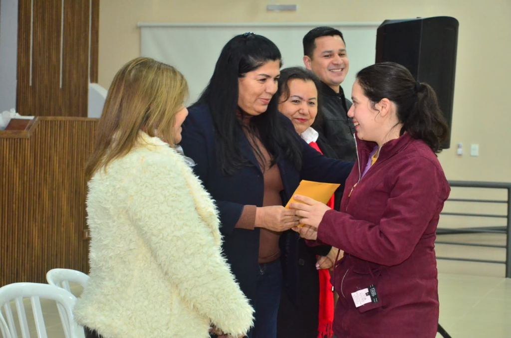Gobierno del Paraguay cumplió con primer desembolso de becas universitarias en área de influencia de Yacyretá