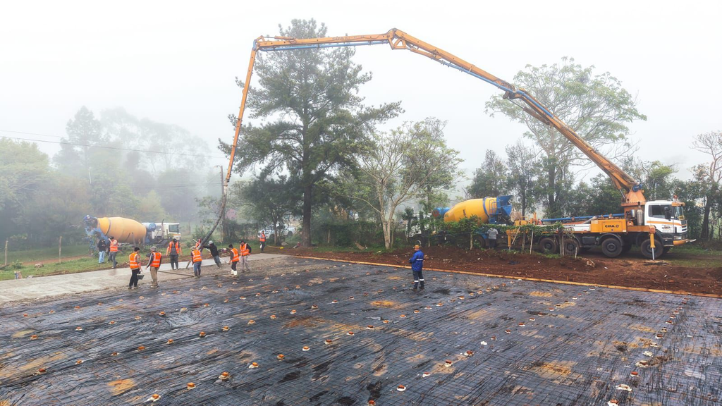 Cheba verificó avances de la nueva pista deportiva del Colegio Santo Domingo en el marco de “Colegios Vivos”