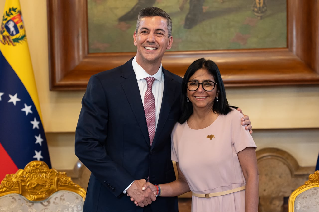 Santiago Peña se reúne con Delcy Rodríguez en Venezuela