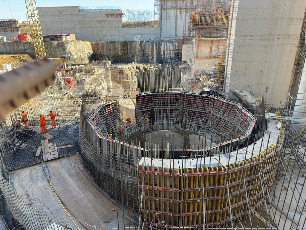 Yacyretá marca un hito con instalación de la primera pieza fija de la turbina N°1 en Aña Cuá